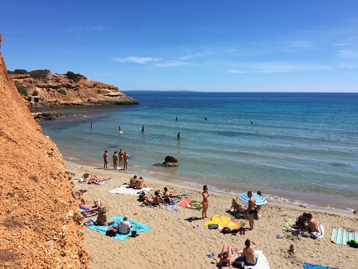 Stranden van Ibiza, autoverhuur op Ibiza, rustige stranden op Ibiza, Es Bol Nou
