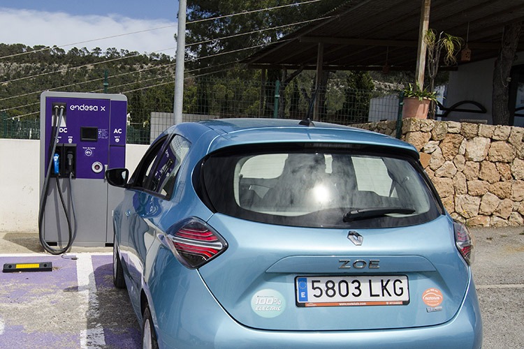 Waar kunt u een elektrisch voertuig opladen op Ibiza