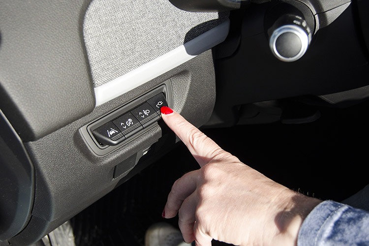 cargar un coche electrico en ibiza paso a paso