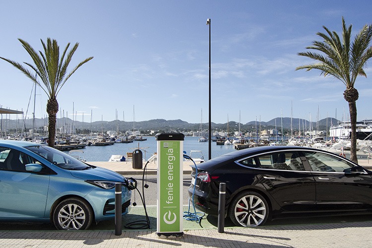 Waar kunt u een elektrisch voertuig opladen op Ibiza