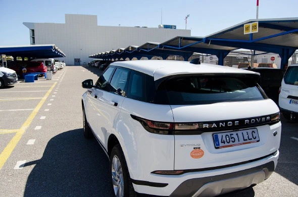 Range Rover en aeropuerto de Ibiza